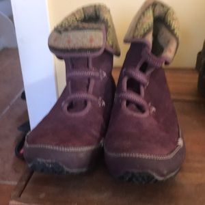Size 9 Ahnu boots